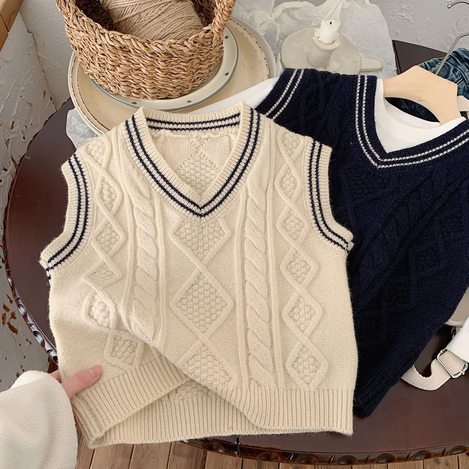 Winter Clothing Activity - كنزات أطفال مخططة برقبة على شكل