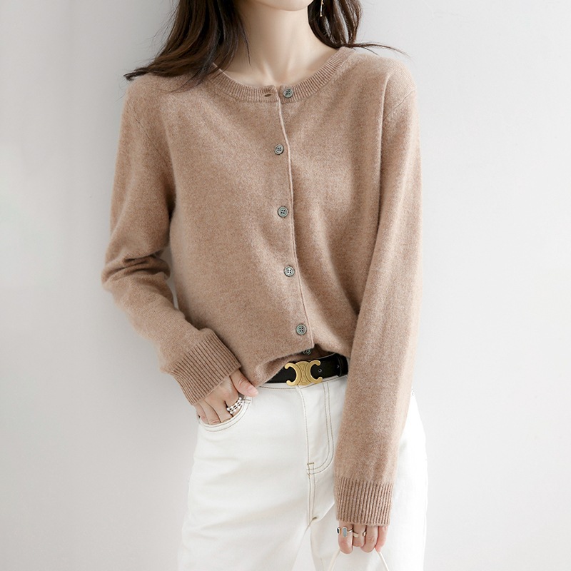 سترة كارديجان محبوكة بأزرار جد - مراجعة Winter Clothing Colors 2026 وسعره