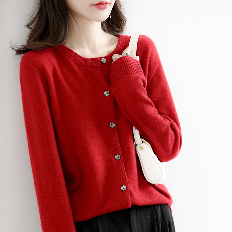 سترة كارديجان محبوكة بأزرار جد - مراجعة Winter Clothing Colors 2026 وسعره